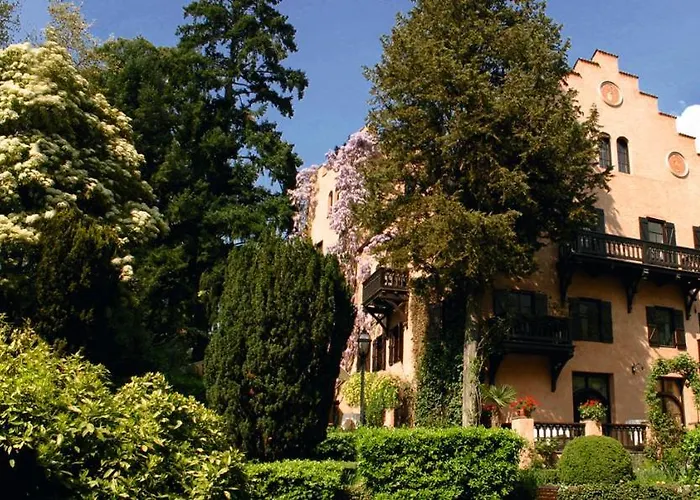 Schloss-Castel Pienzenau - Guestrooms&Apartments - B&B-Hotel&Restaurant Meran