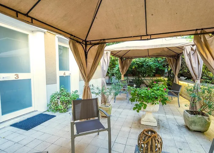 Garden House - Luxury Guest House - Self Check-In Only Rom