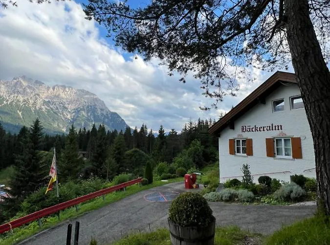 Bäckeralm© - B&B 16 + Mittenwald