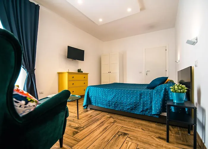 Bed and Breakfast Hub Ferroviario - 12 Posti Letto Per Il Tuo Gruppo A Napoli Con Wifi E Netflix