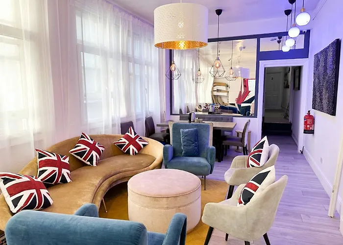 Pink Door Guesthouse London