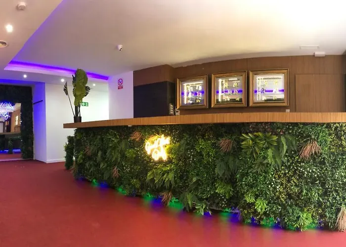 GOOD VIBES ONLY Capsule Hostel Málaga