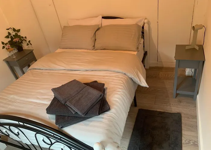 Bed and Breakfast Alpha House London