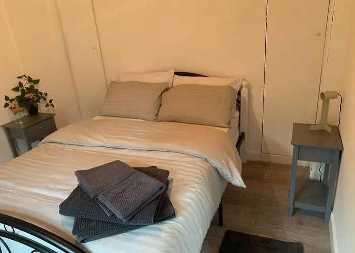 Bed and Breakfast Alpha House London