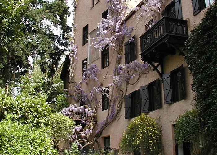 Schloss-Castel Pienzenau - Guestrooms&Apartments - B&B-Hotel&Restaurant Meran