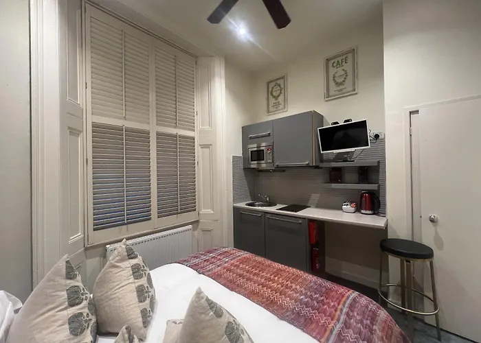 Vancouver Hotel & Studios London