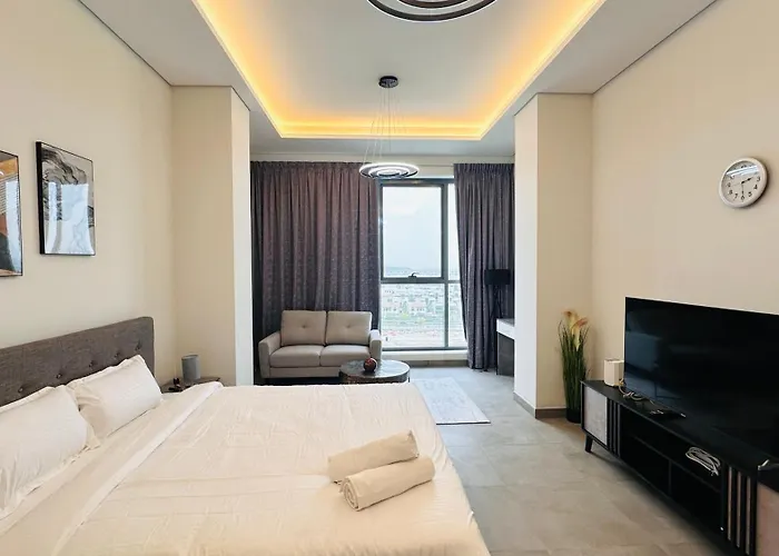 Upscale Apartment At Oval Tower Near Downtown With Balcony And Parking By Belvilla Dubai
