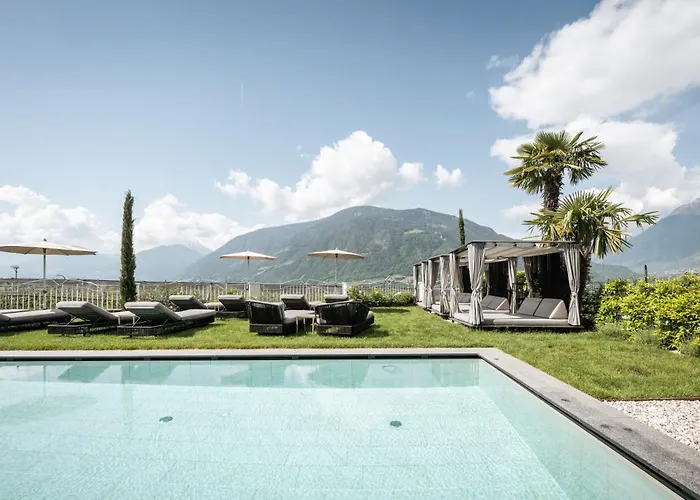 Small & Beautiful Hotel Gnaid Dorf Tirol