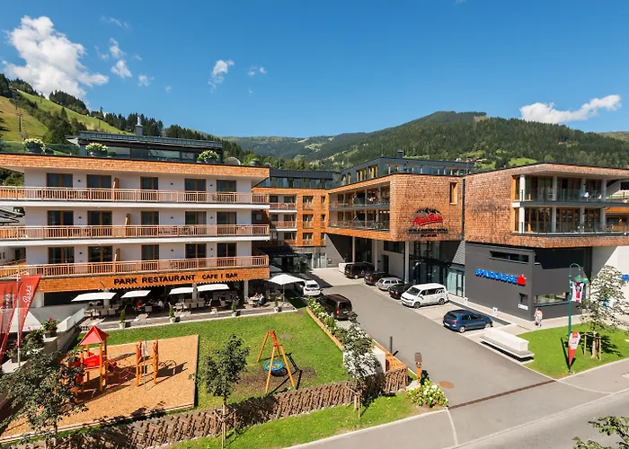 AlpenParks Hotel&Apartment Central Zell am See
