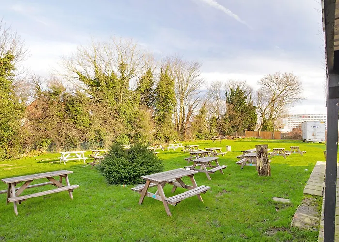 The Green Man Pub And Hotel By Oyo London