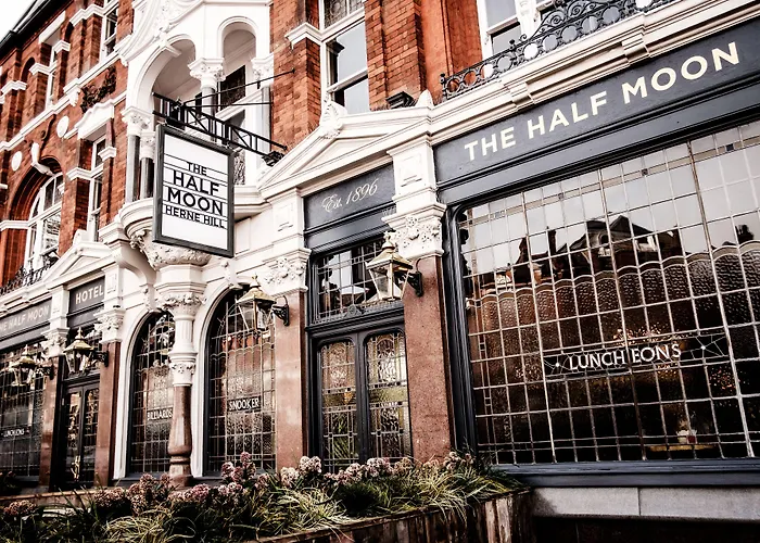 Hotel Half Moon London