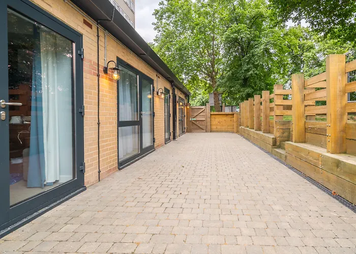 Pelican London Hotel And Residence