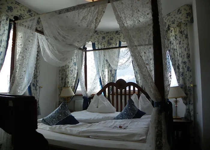 Hotel Finkennest - Panoramic Garden Resort Schenna