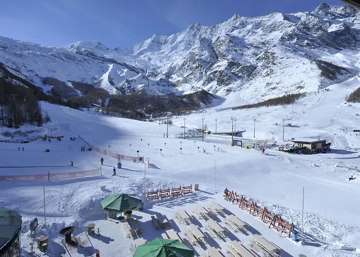 Hotel The Larix Ski-In Ski-Out Saas-Fee
