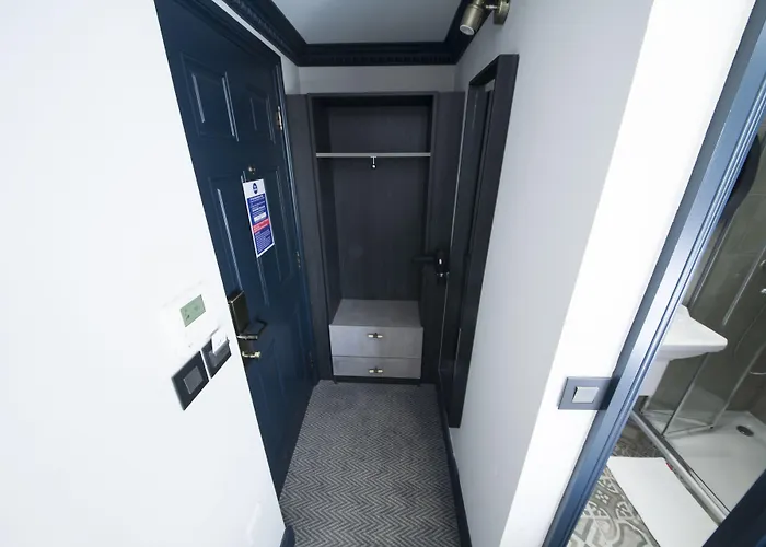 Hotel The Pack And Carriage London