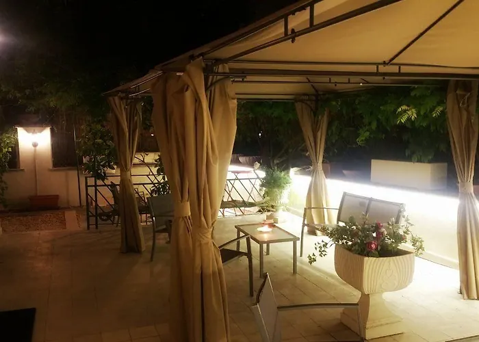 Garden House - Luxury Guest House - Self Check-In Only Rom