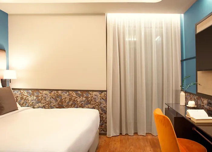 Zeus Essence Athens Central