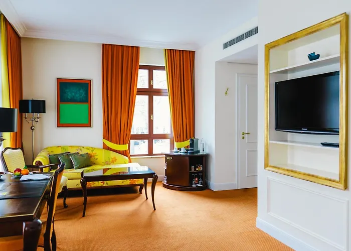 Relais & Chateaux Buelow Palais Dresden