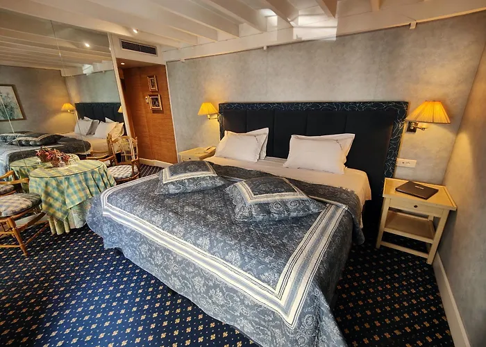 Hotel Le Relais Medicis Paris