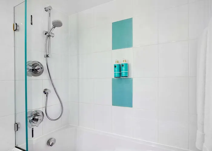 Novotel London West