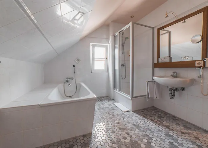 AKZENT Hotel Berg's Alte Bauernschänke- Wellness und Wein Rüdesheim am Rhein