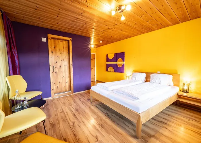 CURUNA Hotel-Garni B&B Scuol