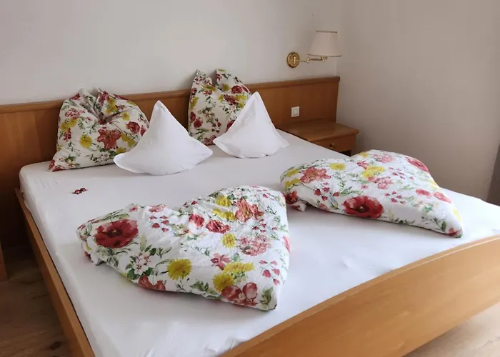 Pension Apartments Klotznerhof Schenna