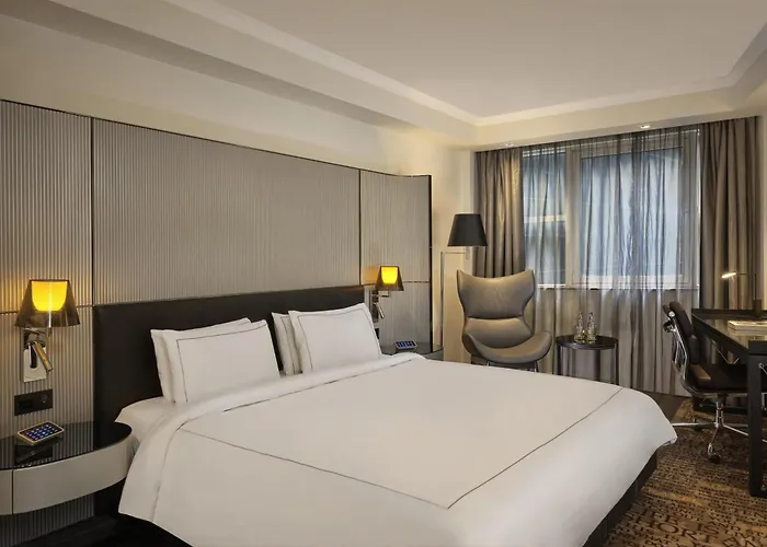 Hotel Park Plaza Victoria London