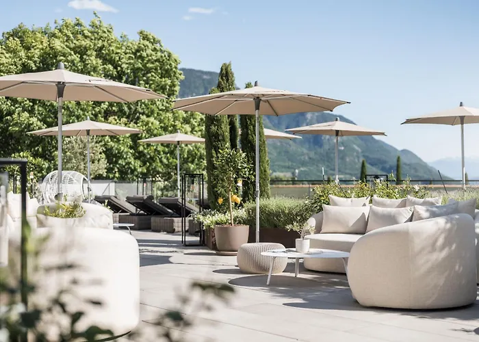 Small & Beautiful Hotel Gnaid Dorf Tirol