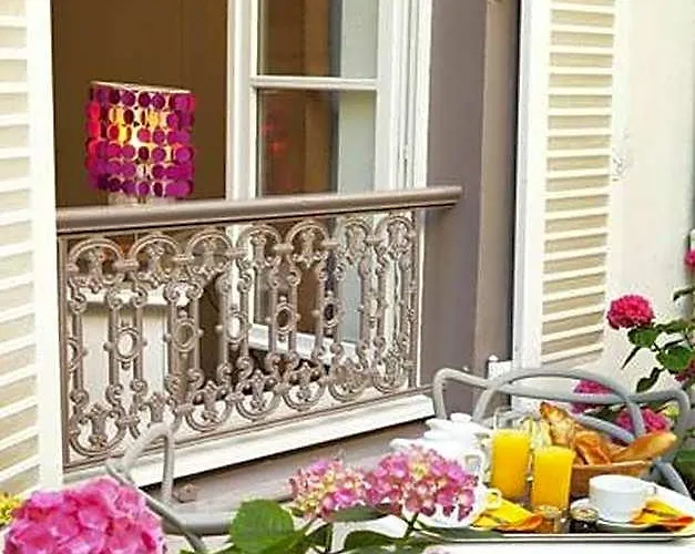 Hotel Le Hameau De Passy Paris