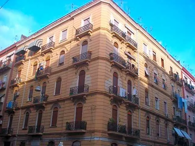 Cinquestelle Neapel