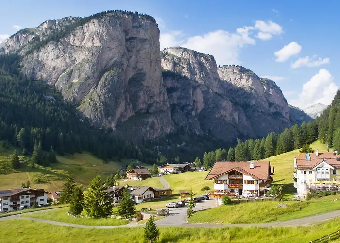 Garni Hotel Rosengarten B&B Wolkenstein in Gröden
