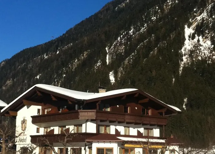 Hotel-Garni Almhof Mayrhofen
