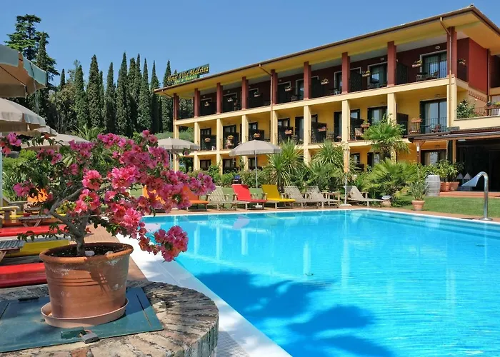 Villa Madrina Lovely And Dynamic Hotel Garda 