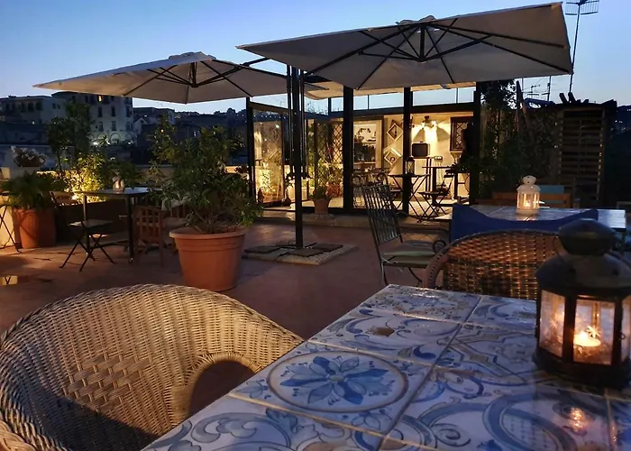 The Spanish Palace, Suites, Rooms, Apartments & Terraces Neapel